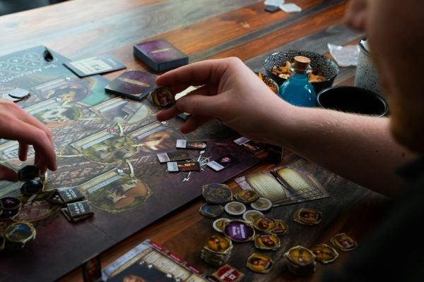 Board Game Online Tetap Seru Meski Terpisah Jarak: Apa yang Membuat Permainan Sosial Bertahan?