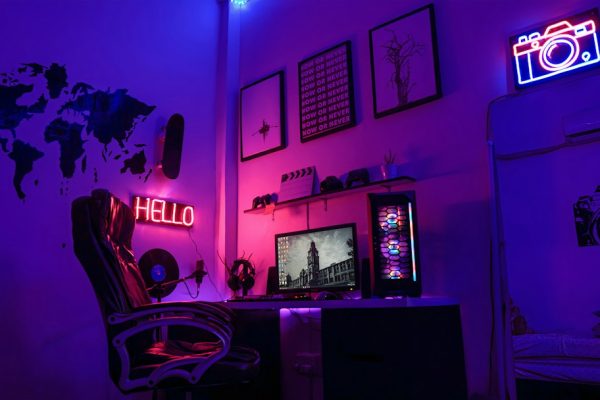Streamer Game Makin Mirip Pembawa Acara: Apa yang Membuat Penonton Betah Menonton Lama?