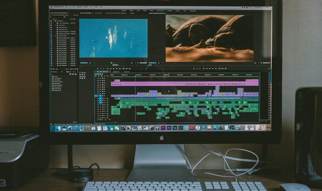 Ruang kerja kreator untuk mengedit video esai dan menyusun cerita