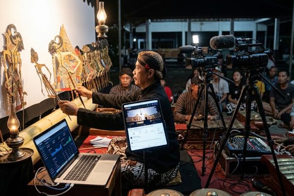 Bikin Kaget! Ini Alasan Industri Hiburan Tradisional Mulai Melirik Dunia Digital