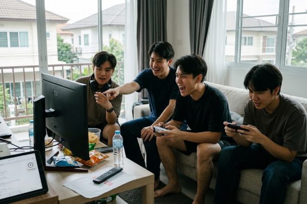 Bukan Cuma Isi Waktu Luang, Ini Alasan Generasi Muda Lebih Suka Main Game Dibanding Nonton Film