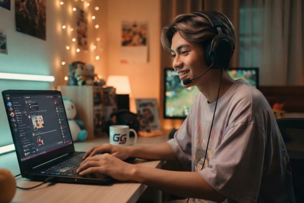 Bukan Sekadar Main Game, Ini Alasan Kenapa Komunitas Online Lokal Justru Jadi Tempat Healing Paling Efektif Buat Gen Z