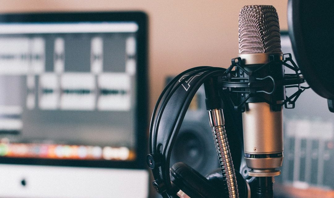 Mikrofon untuk produksi podcast