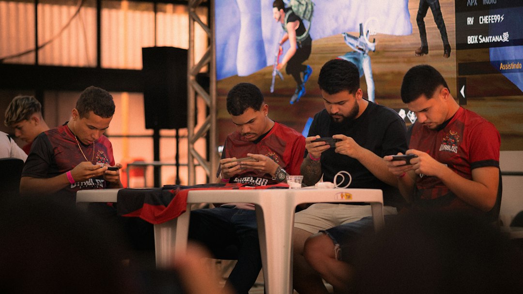 Pemain esports mobile berlatih bersama
