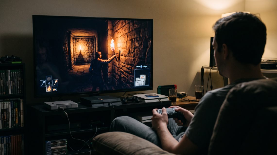 Kebiasaan Gamer Menyalakan Obor Lentera di Setiap Sudut Lorong Gelap Agar Peta Terasa Aman