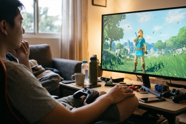 Kebiasaan Gamer Menatap Karakter Bergerak Sendiri (Idle Animation) Saat Melepas Kontroler